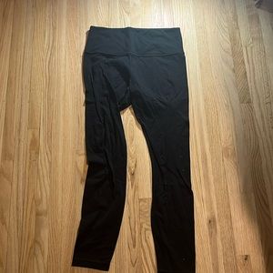 Nice leggings. Pelin in the middle